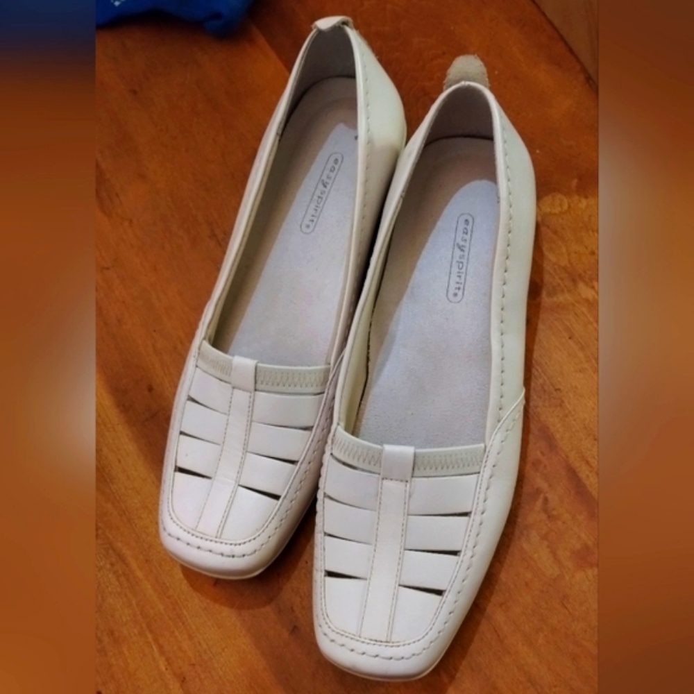 Easy Spirit White Genuine Leather Flats (8.5)